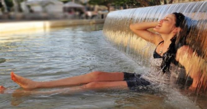 Anomal istilər davam edir
