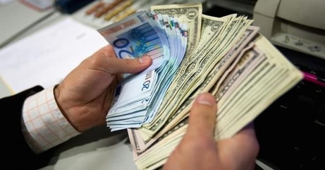 Dollar həftəyə rekord həddlə başlayır