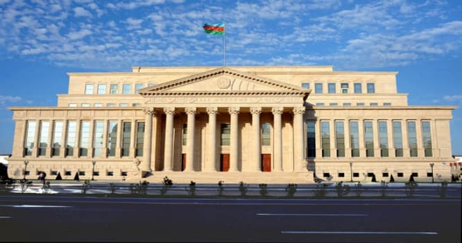 Ali Məhkəmə bankların əleyhinə qərar çıxarıb