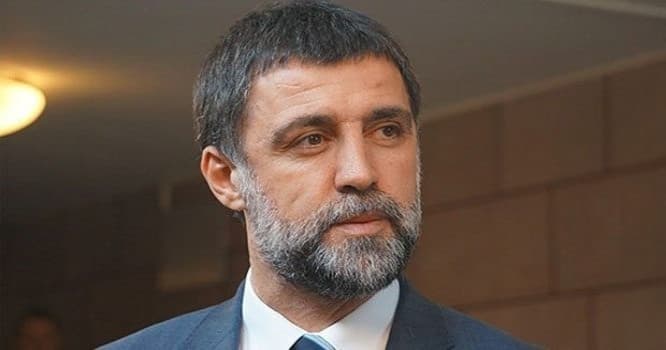 Tanınmış futbolçunun villasına basqın edildi