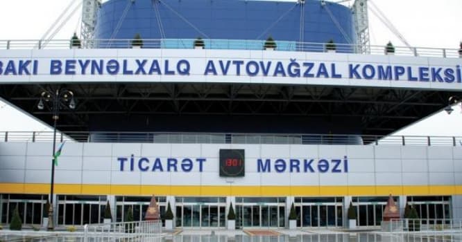 Sərnişinlər əlavə yol qət etməli olur: İş bitsə də, dayanacaq açılmır - VİDEO