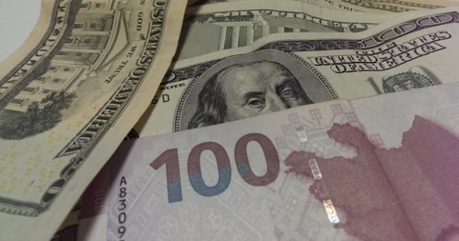 Dollar 1,70 manata qalxdı