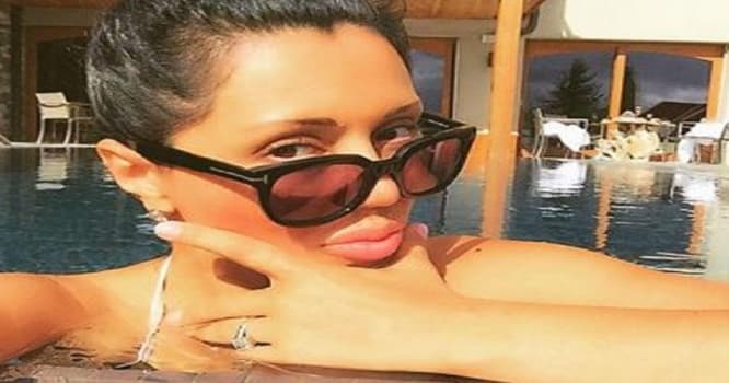 Azərbaycanlı model hamam paltarında - FOTO