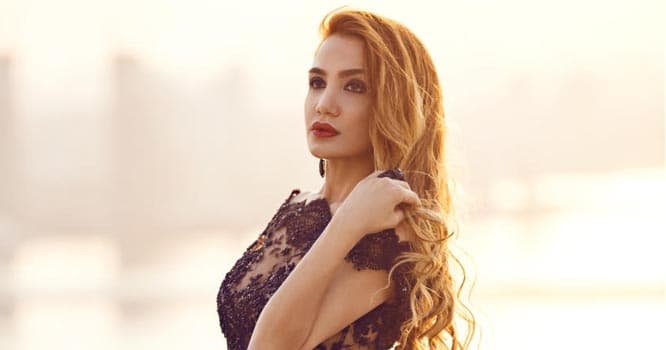 Azərbaycanlı model iki fərqli obrazda FOTOLAR