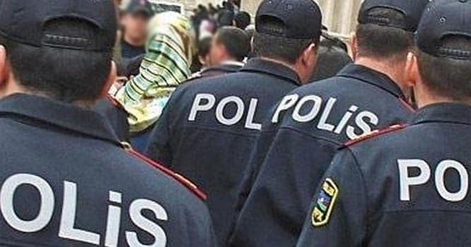 Azərbaycanda iki polis döyüldü