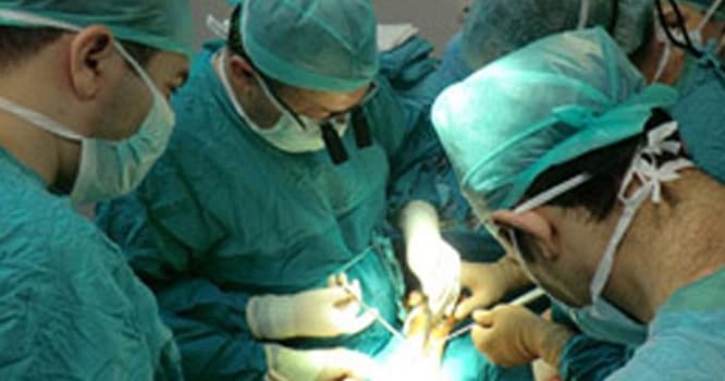 Dövlət, yoxsa özəl xəstəxanalar: Günahkar kimdir?