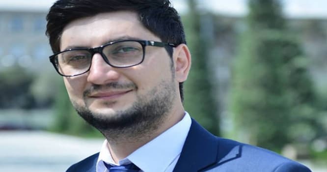 "Göbəyi açıq qızla, göbəyi bağlı olan qızın alacağı təhsil eynidir" - Ramin Hacılı