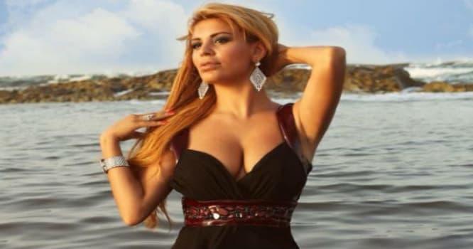 Afaq Aslan sarı dekoliteli paltarı ilə göz qamaşdırdı - FOTO