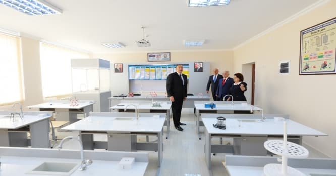 İlham Əliyev məktəbdə - FOTO