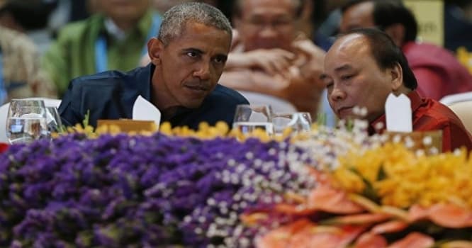 Obama onu təhqir edən Filippin prezidenti ilə görüşdü