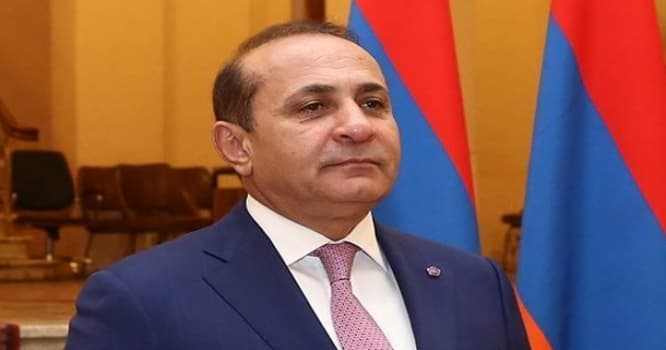 Ermənistanın baş naziri və XİN rəhbəri istefa verir