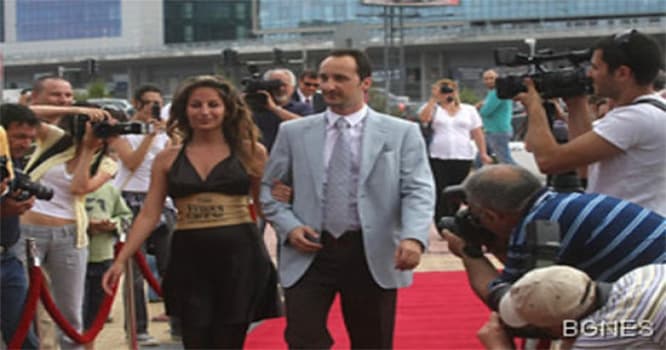Məşhur şahmatçı Bakıdakı Olimpiadanı tərk etdi - Həyat yoldaşına görə