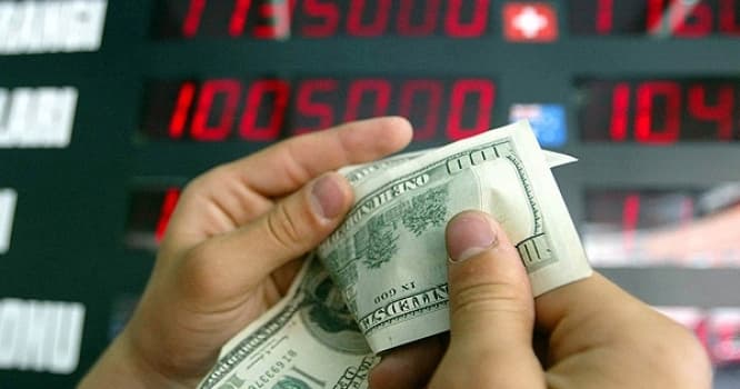 Banklar dolları "qara bazar"a ötürür - İDDİA