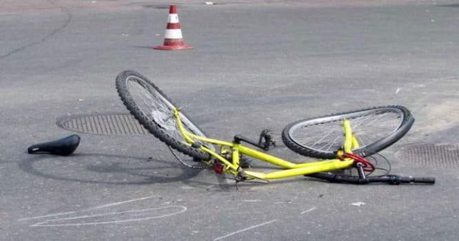 Velosiped sürəni divara sıxıb döydülər - Bakıda