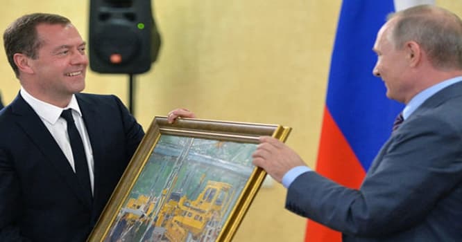 Putindən Medvedevə ad günü hədiyyəsi - VİDEO
