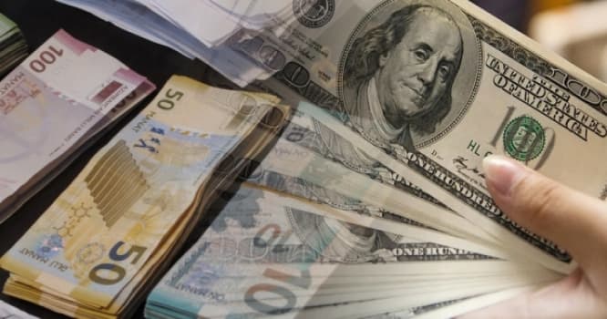 Dolların məzənnəsi 2.5 manata çatmalıdır - Ekspert