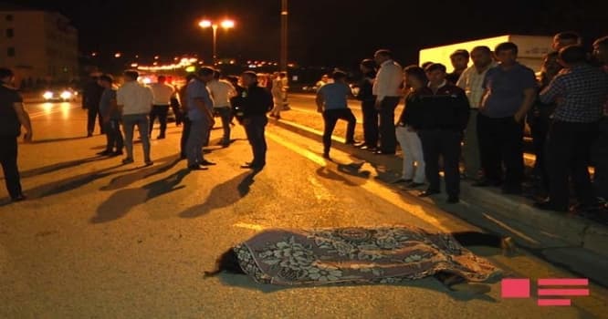 Bakıda 17 yaşlı sürücü qadın piyadanı vurdu - meyit iki yerə parçalandı - FOTO