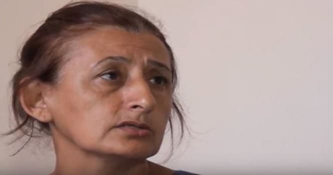 Həkimlər binti qadının uşaqlıq nahiyəsində unutdu - Video