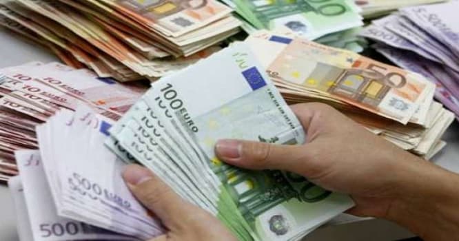 Dollar dayandı, avro bahalaşdı