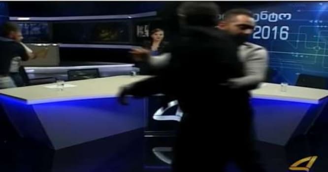 Gürcüstanda azərbaycanlı və erməni namizəd əlbəyaxa oldu - VİDEO