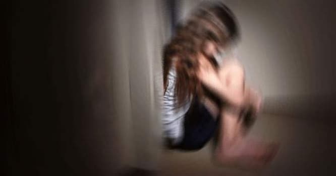 Ana 13 yaşlı qızını sevgilisinin yatağına saldı - ŞOK OLAY