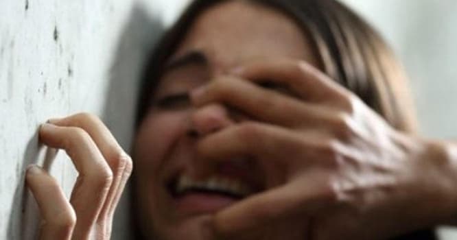 Bakıda 23 yaşlı qızı oteldə döydülər