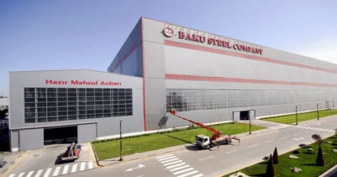 Bakının mərkəzindəki zavodda partlayış: 4 nəfər yandı
