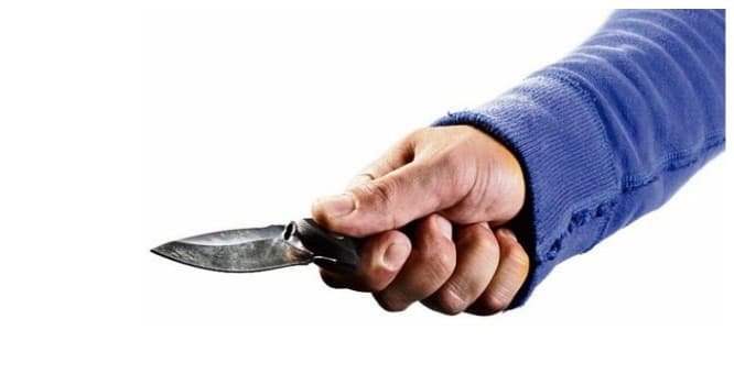 25 yaşlı azərbaycanlı qadınının məşuqunu bıçaqladı - Rusiyada
