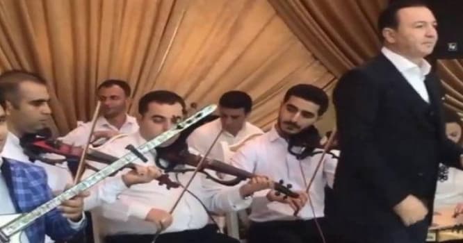 Vasif Məhərrəmlini toyda ağlatdılar - VİDEO