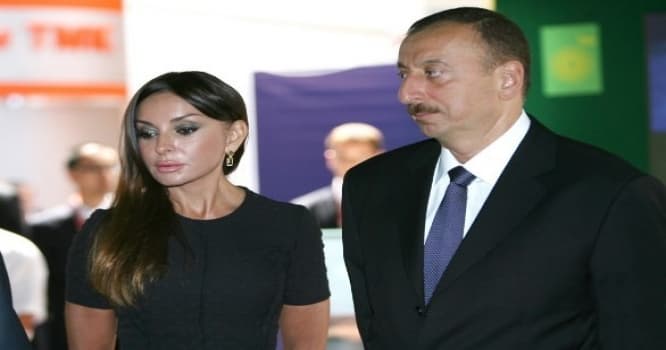 Prezident və ailəsi açılışda