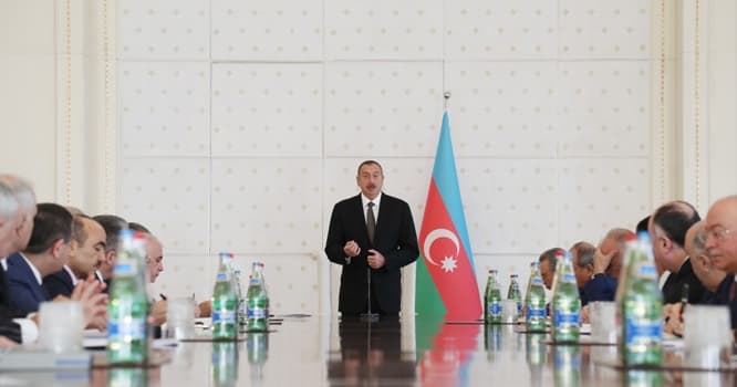 Prezident nazirləri topladı