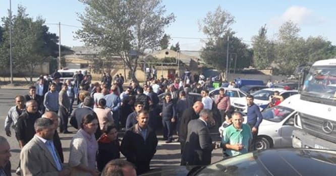 Məcburi köçkünlər Bakı-Sumqayıt yolunu bağladı - FOTOLAR