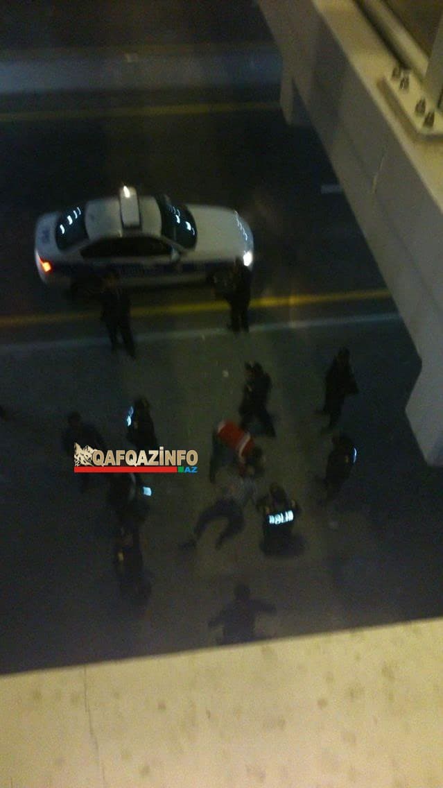 Azərbaycan - Norveç oyununa baxmağa gedən azarkeş körpüdən yıxıldı - FOTO