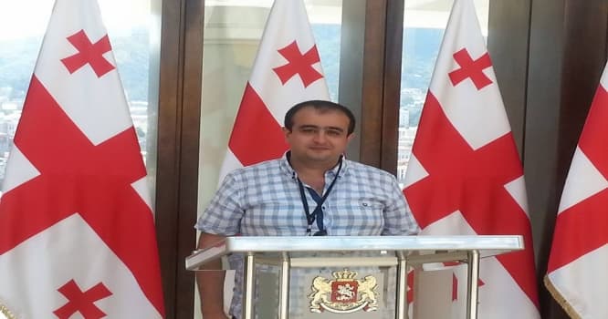 Azərbaycanlı politoloq Hillari-Tramp debatını "səviyyəsiz" adlandırdı