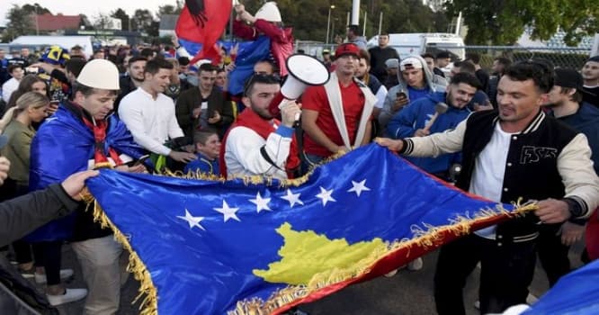 Kosovoda müsəlmanlar və xorvatlar serblər əleyhinə şüarlar səsləndirib