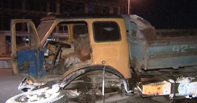 Yük avtomobili avtobusla toqquşdu - Ölən var