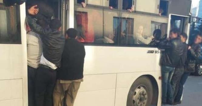 Bakıda sərnişin avtobusda yıxıldı