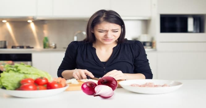 Nə üçün soğan gözü sulandırır?