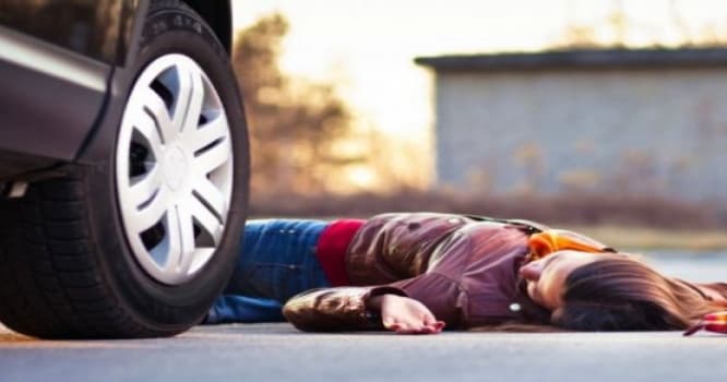 Tələbə qızı avtomobil vurdu, sürücü yaralını yolda qoyub qaçdı