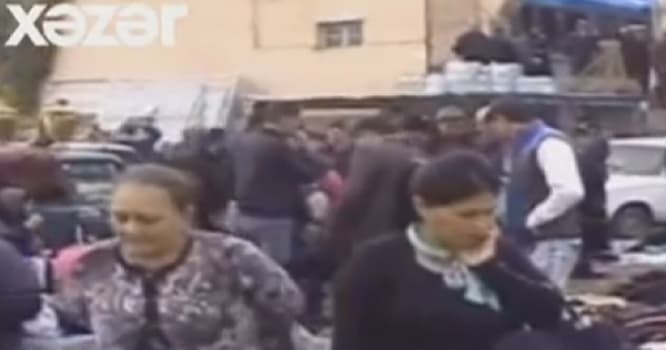 Azərbaycanda 50 qəpiyə paltar, 3 manata ayaqqabı satılır - VİDEO