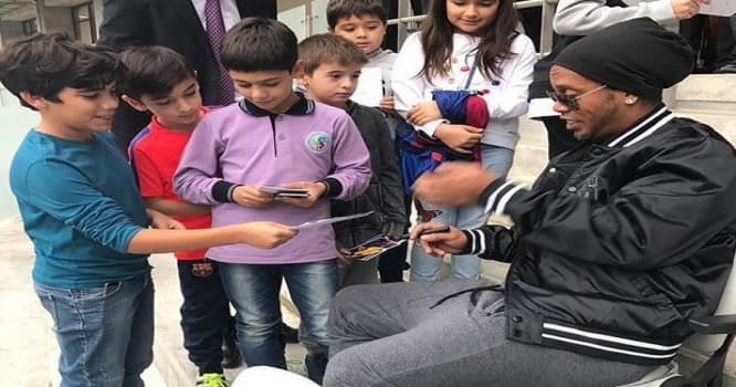 "Millinizin Braziliya ilə oyun keçirməsinə vasitəçi ola bilərəm" - Ronaldinyo