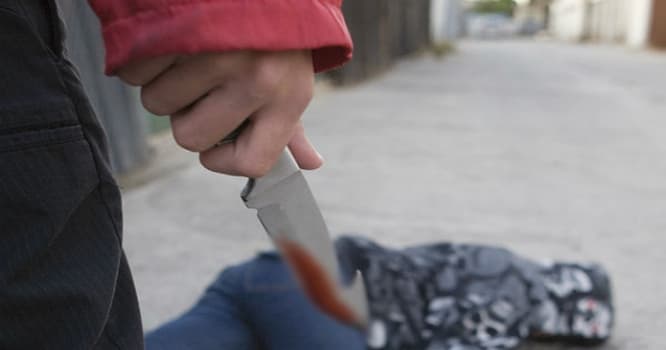 Şagirdlərin bıçaqlaşmasının səbəbi - Məktəbə maşınla gəliblər...
