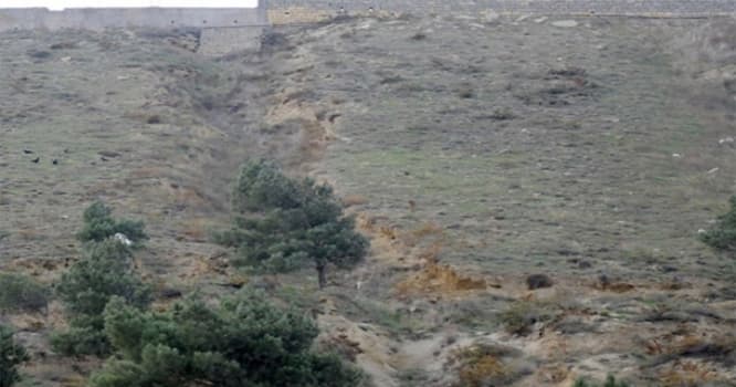 Binəqədidə uçqun: yaşayış evləri təhlükədə