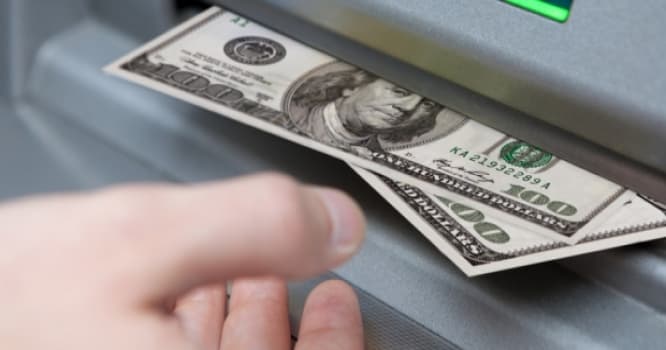 Banklar müştərilərə hesabından dollar çıxarmağa icazə vermir - VİDEO