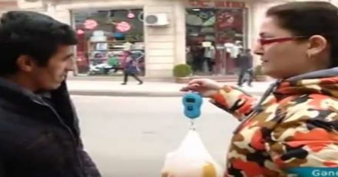 Satıcıların fırıldaqlığı: Müştəriləri belə aldadırlar - VİDEO