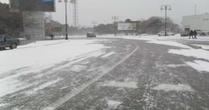 Bakıda bəzi yollar buz bağladı: bu küçələrdə sıxlıq var