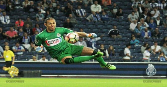 Kamran Ağayev Portuqaliya klubunda zədələndi