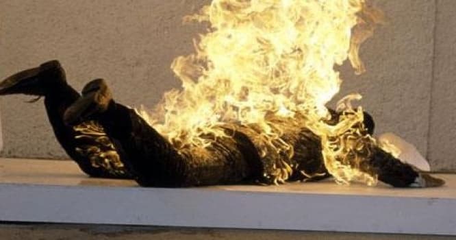 Bakıda 37 yaşlı kişi benzin tökərək özünü yandırdı