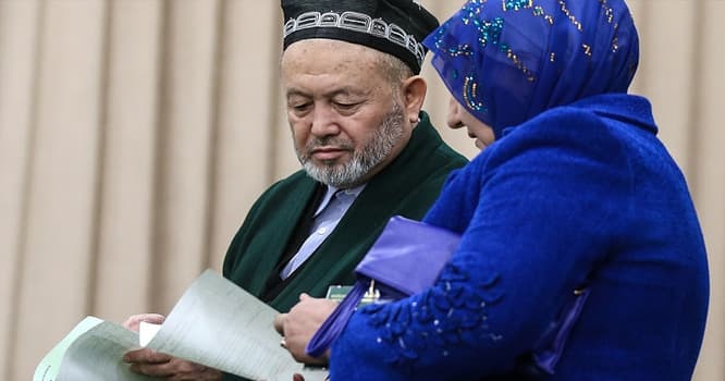 Müfti arvadının kimə səs verdiyini yoxladı