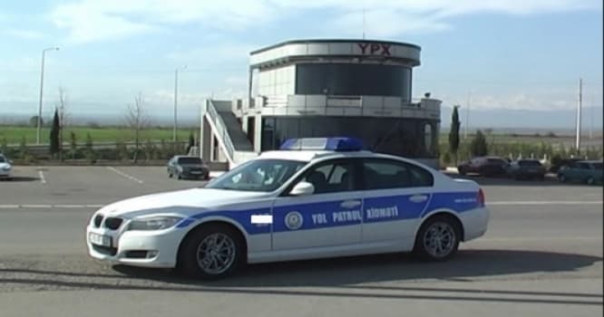 Azərbaycan polisindən nümunəvi davranış - Bir uşağı belə xilas etdi